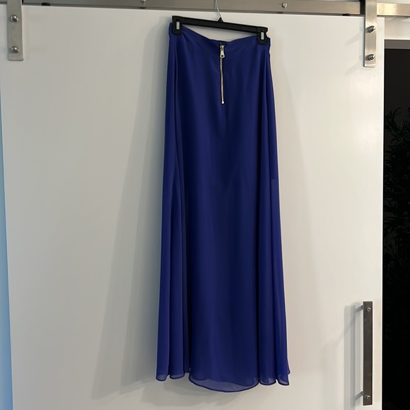 Beautiful long skirt - Picture 2 of 2